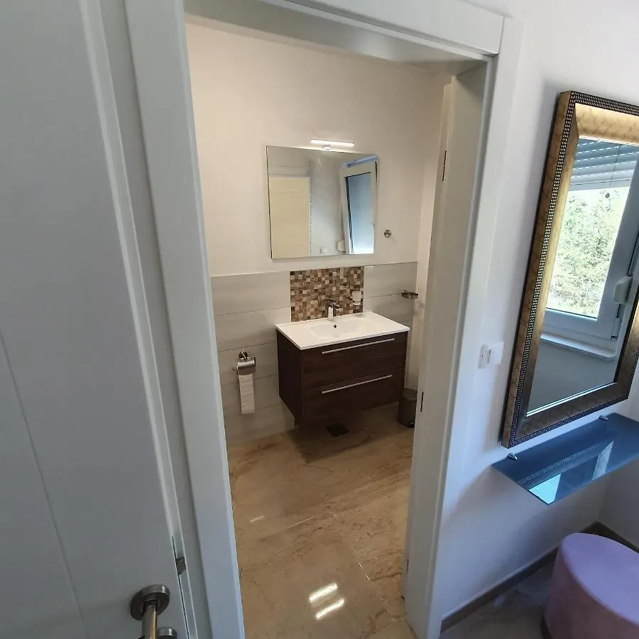 Villa Adria トロギール アパート