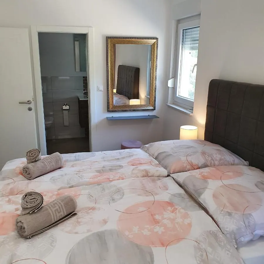 Villa Adria トロギール 0*,